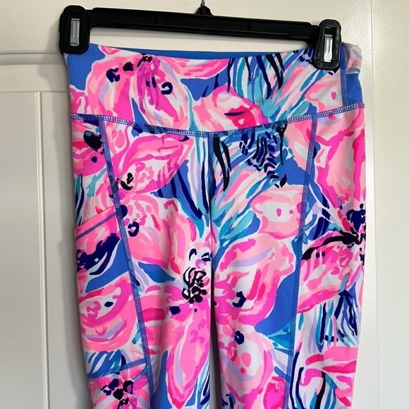 Lilly Pulitzer Luxletic Weekender Crop Fara Leggings Bennet Blue Hypes Stripe XS - Picture 4 of 15